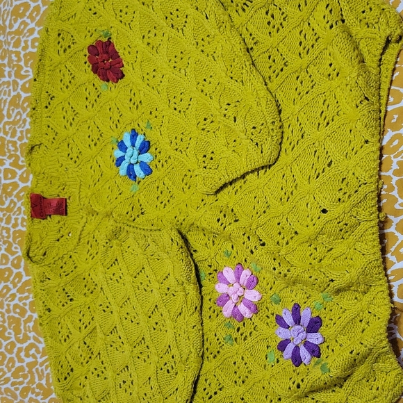 V Cristina Sweater - Picture 7 of 7